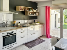 Maison de ville provençale à vendre 5 pièces DRAGUIGNAN (83) avec piscine et jardin arboré- 127,61 m2 loi Carrez - 470 000 € honnoraires d'agence inclus