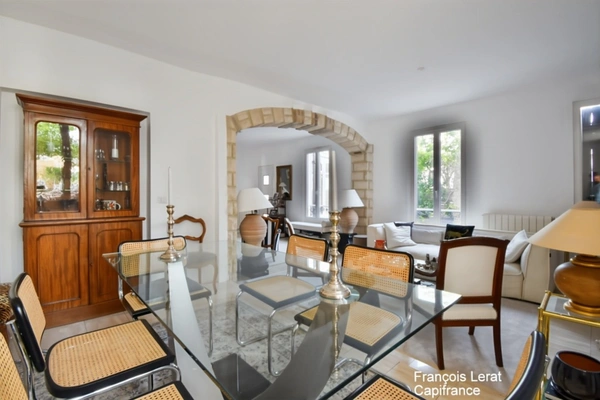 Duplex à vendre 5 pièces SAINT CLOUD (92) - Duplex de 97,05 m² avec cour privative de 45 m² – Saint-Cloud, quartier du Val d'Or – Prix de vente 845 000 € honoraires d’agence inclus  