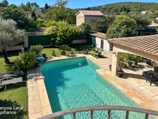 Maison de ville provençale à vendre 5 pièces DRAGUIGNAN (83) avec piscine et jardin arboré- 127,61 m2 loi Carrez - 470 000 € honnoraires d'agence inclus