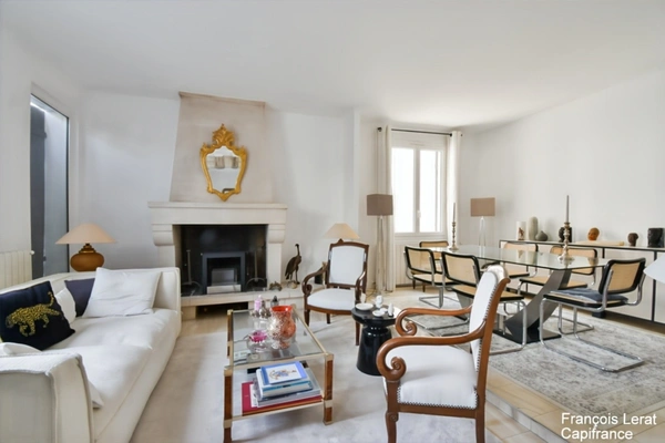 Duplex à vendre 5 pièces SAINT CLOUD (92) - Duplex de 97,05 m² avec cour privative de 45 m² – Saint-Cloud, quartier du Val d'Or – Prix de vente 850 000 € honoraires d’agence inclus  