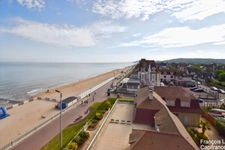 Large 2/3-room apartment for sale in Cabourg (14) - 54.21 m² - Top floor - 1 large garage - Sea view - €422,000 including agency fees