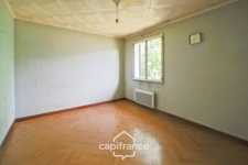 Maison sur sous-sol complet à rénover à Beaufort (39190), idéal premier achat ou investissement.