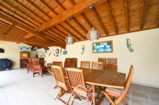 Quiet stone house with a pool, 5 bedrooms, and over 1.6 hectares of land—near Lons-le-Saunier (39000)