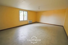 Maison sur sous-sol complet à rénover à Beaufort (39190), idéal premier achat ou investissement.