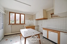 Maison à rénover 3 chambres avec jardin, garage et vue sur le Revermont, à Beaufort-Orbagna (39)