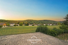 Maison à rénover 3 chambres avec jardin, garage et vue sur le Revermont, à Beaufort-Orbagna (39)