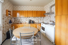 Maison familiale 5 chambres avec grand garage et terrain clos à Domblans (39)