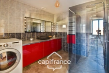 Maison de village 6 pièces non mitoyenne, entièrement rénovée, avec prestations de qualité proche de LONS LE SAUNIER (39000)