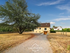 Maison familiale 5 chambres avec grand garage et terrain clos à Domblans (39)