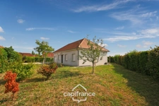 Maison de plain-pied, 3 chambres, véranda, piscine chauffée et jardin paysager – Courlaoux, à 10 min de Lons-le-Saunier (39000)