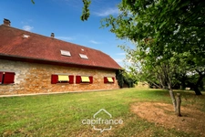 Quiet stone house with a pool, 5 bedrooms, and over 1.6 hectares of land—near Lons-le-Saunier (39000)