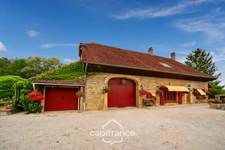 Maison en pierre au calme avec piscine, 5 chambres et plus de 1,6 hectare de terrain - Proche Lons-le-Saunier (39000)