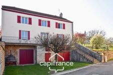 Maison de village 6 pièces non mitoyenne, entièrement rénovée, avec prestations de qualité proche de LONS LE SAUNIER (39000)