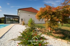 Maison de plain-pied, 3 chambres, véranda, piscine chauffée et jardin paysager – Courlaoux, à 10 min de Lons-le-Saunier (39000)