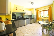 Maison en pierre au calme avec piscine, 5 chambres et plus de 1,6 hectare de terrain - Proche Lons-le-Saunier (39000)