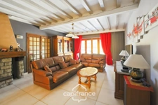 Maison en pierre au calme avec piscine, 5 chambres et plus de 1,6 hectare de terrain - Proche Lons-le-Saunier (39000)