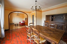 Maison familiale 5 chambres avec grand garage et terrain clos à Domblans (39)