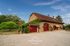 Maison en pierre au calme avec piscine, 5 chambres et plus de 1,6 hectare de terrain - Proche Lons-le-Saunier (39000)