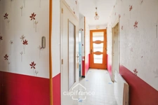 Maison familiale 5 chambres avec grand garage et terrain clos à Domblans (39)