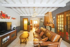 Maison en pierre au calme avec piscine, 5 chambres et plus de 1,6 hectare de terrain - Proche Lons-le-Saunier (39000)