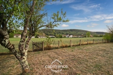 Maison à rénover 3 chambres avec jardin, garage et vue sur le Revermont, à Beaufort-Orbagna (39)
