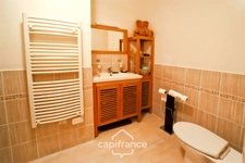 Maison en pierre au calme avec piscine, 5 chambres et plus de 1,6 hectare de terrain - Proche Lons-le-Saunier (39000)