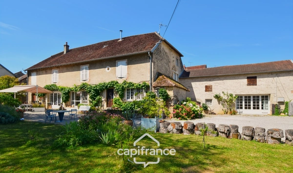 Propriété familiale de charme avec parc arboré dans le Revermont jurassien, proche LONS-LE-SAUNIER (39000)
