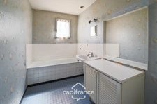 Maison sur sous-sol complet à rénover à Beaufort (39190), idéal premier achat ou investissement.