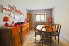 Maison en pierre au calme avec piscine, 5 chambres et plus de 1,6 hectare de terrain - Proche Lons-le-Saunier (39000)