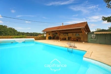 Maison en pierre au calme avec piscine, 5 chambres et plus de 1,6 hectare de terrain - Proche Lons-le-Saunier (39000)