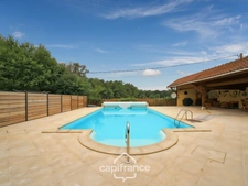 Quiet stone house with a pool, 5 bedrooms, and over 1.6 hectares of land—near Lons-le-Saunier (39000)