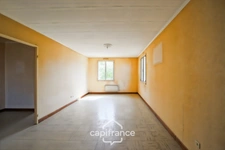 Maison sur sous-sol complet à rénover à Beaufort (39190), idéal premier achat ou investissement.