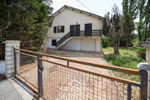 Maison sur sous-sol complet à rénover à Beaufort (39190), idéal premier achat ou investissement.