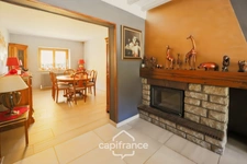 Maison en pierre au calme avec piscine, 5 chambres et plus de 1,6 hectare de terrain - Proche Lons-le-Saunier (39000)