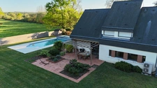 PROPRIETE AVEC PARC ARBORE ET PISCINE, AUX PORTES DU MANS