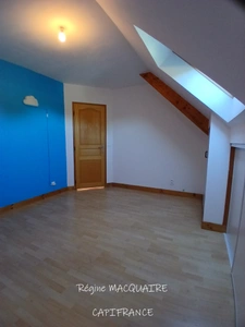 Maison en pierre à Sourdeval (50) – 4 pièces – 3 chambres dont 1 au rdc + dépendances – Terrain 2 500 m²