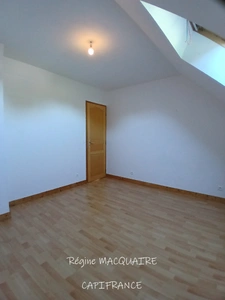 Maison en pierre à Sourdeval (50) – 4 pièces – 3 chambres dont 1 au rdc + dépendances – Terrain 2 500 m²