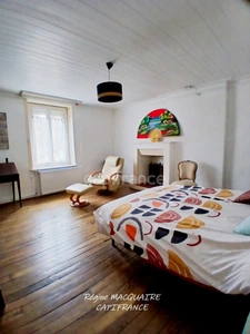 A Vendre -  Maison de bourg rénovée – 190 m² – 5 chambres – équipements modernes : une opportunité rare au centre bourg. MORTAIN (50)
