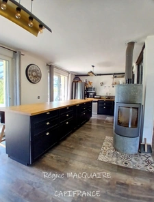 À vendre – Pavillon 6 pièces, 151 m², 4 chambres dont 1 au Rdc, terrain 2 500 m² – Luminosité, rénovation, confort à Vire Normandie (14).