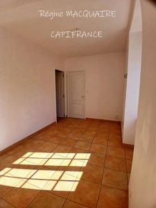 Maison en pierre à Sourdeval (50) – 4 pièces – 3 chambres dont 1 au rdc + dépendances – Terrain 2 500 m²