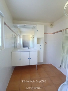 Maison en pierre à Sourdeval (50) – 4 pièces – 3 chambres dont 1 au rdc + dépendances – Terrain 2 500 m²