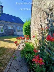 Maison en pierre à Sourdeval (50) – 4 pièces – 3 chambres dont 1 au rdc + dépendances – Terrain 2 500 m²