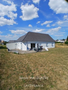 À vendre – Pavillon récent de plain‑pied (RT2012) : 4 pièces, 3 chambres, 1 259 m² de terrain, 44 m² de combles aménageables – Vire (14)
