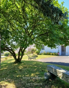 À vendre : Maison mitoyenne de 4 pièces,143 m2 env., 3 chambres sur un terrain de 1500 m2 avec panorama exceptionnel sur la campagne. SOURDEVAL (50)