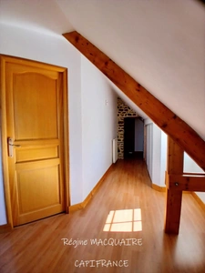 Maison en pierre à Sourdeval (50) – 4 pièces – 3 chambres dont 1 au rdc + dépendances – Terrain 2 500 m²
