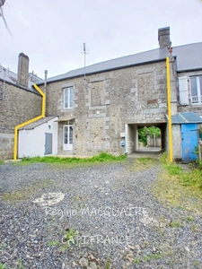House for sale – 4 rooms, SOURDEVAL (50): 3 bedrooms, garage and private outdoor space