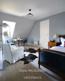 À vendre : Maison mitoyenne de 4 pièces,143 m2 env., 3 chambres sur un terrain de 1500 m2 avec panorama exceptionnel sur la campagne. SOURDEVAL (50)
