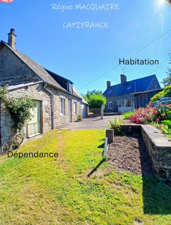 Maison en pierre à Sourdeval (50) – 4 pièces – 3 chambres dont 1 au rdc + dépendances – Terrain 2 500 m²