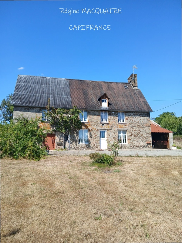 A Vendre : Maison et bâtiments en pierre à rénover sur 3,2 ha + dépendances à Valdallière - 14350