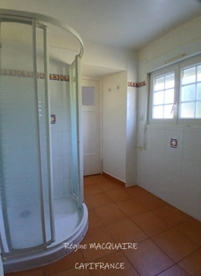 Maison en pierre à Sourdeval (50) – 4 pièces – 3 chambres dont 1 au rdc + dépendances – Terrain 2 500 m²